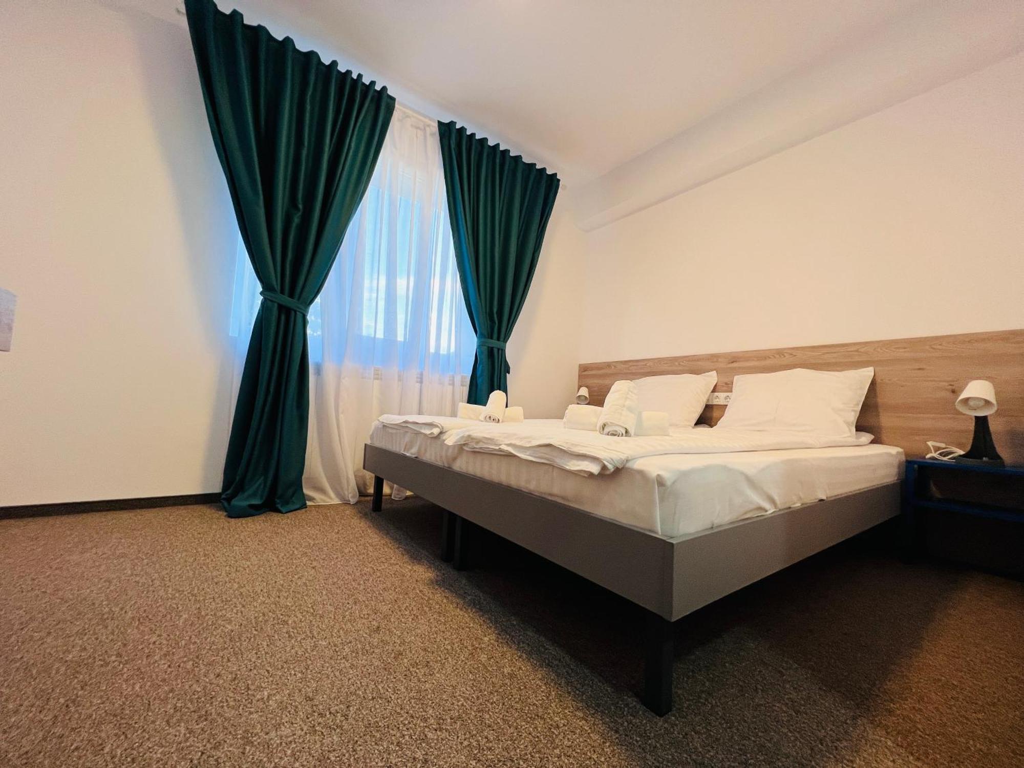 Stef Rooms Tirgu Frumos Exterior foto