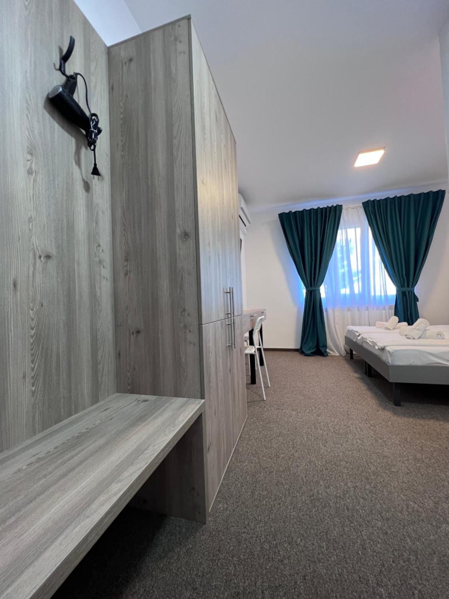 Stef Rooms Tirgu Frumos Exterior foto