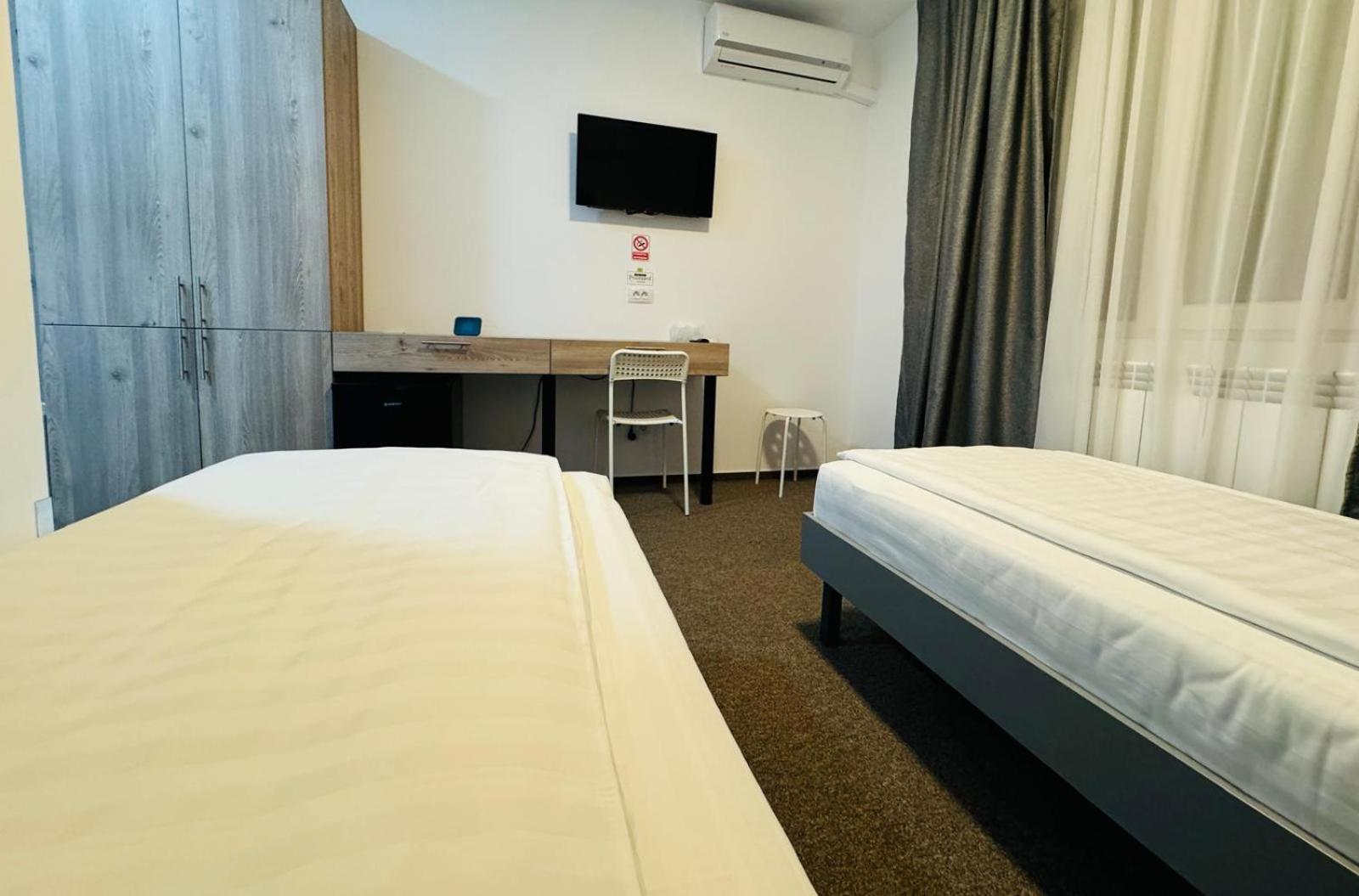 Stef Rooms Tirgu Frumos Exterior foto